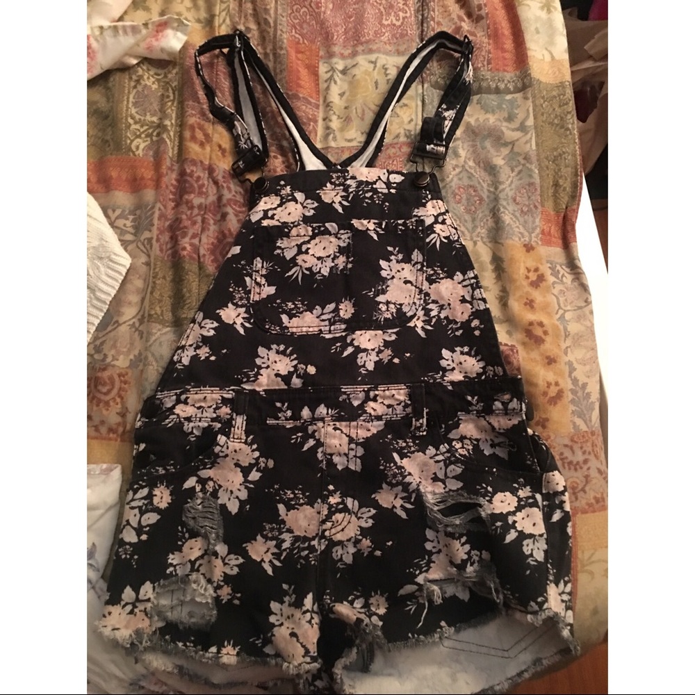 Black Short Overalls Floral XS forever 21